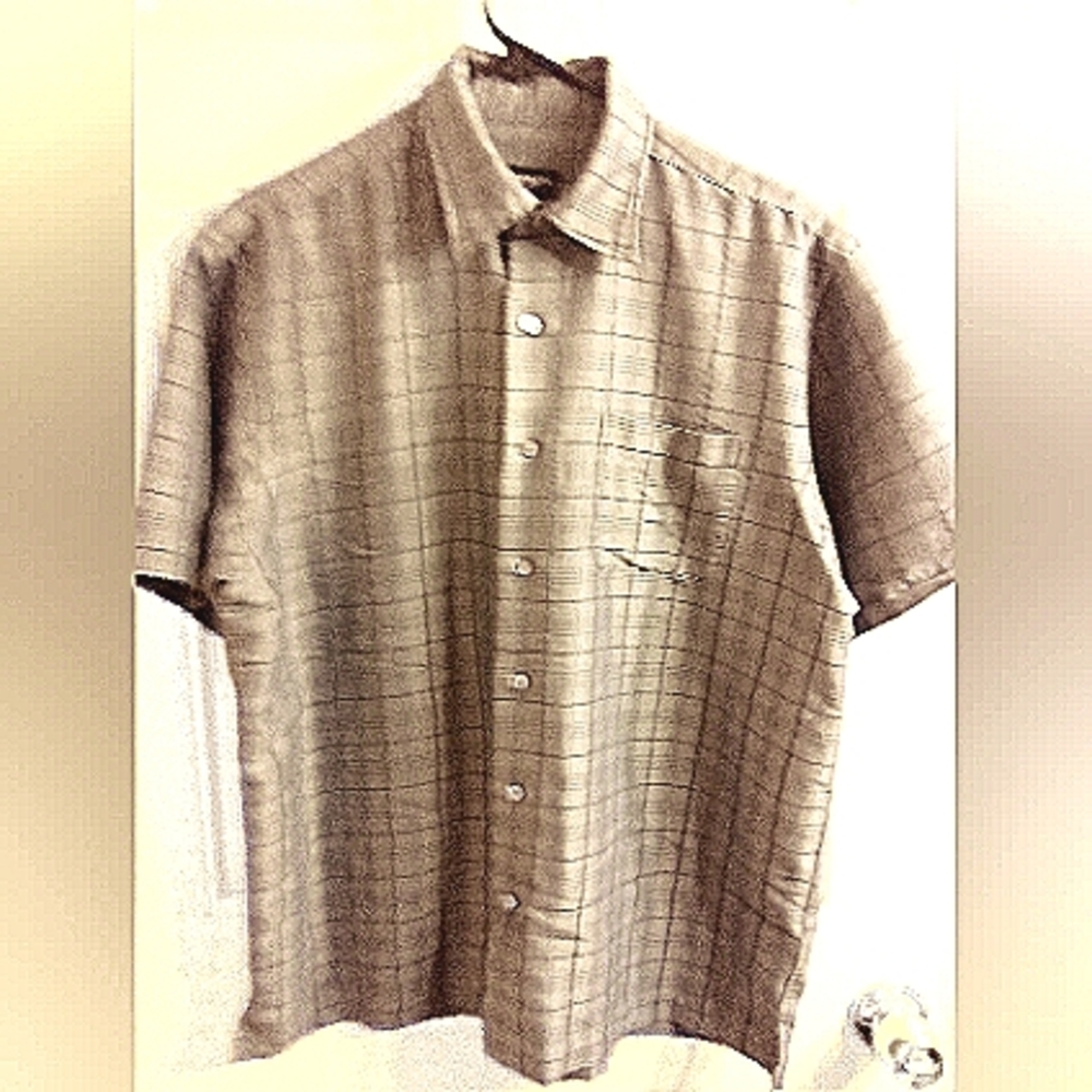 Vanhuesnen's Plaid Short Sleeve Shirt Men's Size 15 - 15 1/2